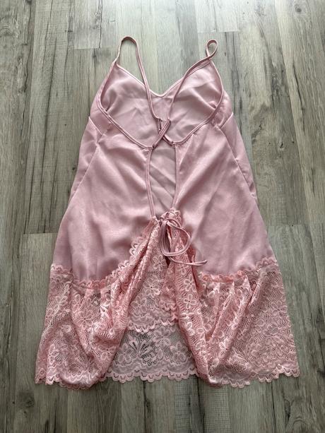 Ružová košielka, s