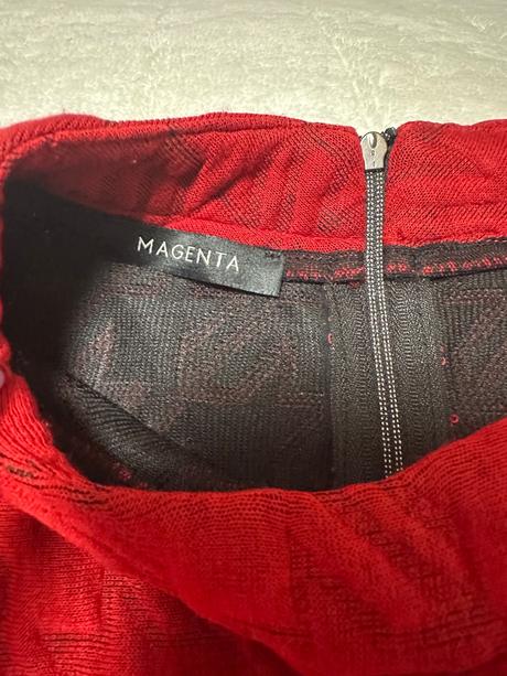 Červené šaty s nazberanými rukávmi magenta, l / m