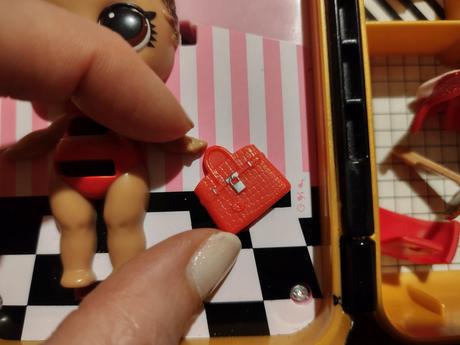 Lol surprise interaktivny kufrik, 