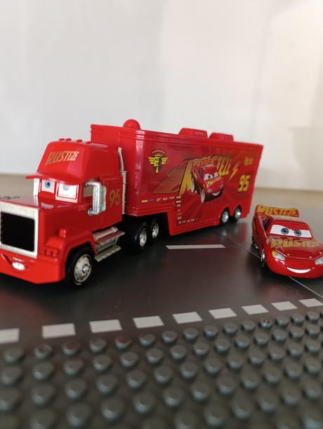 Kamión a auto blesk mcqueen séria 3 cars autá,