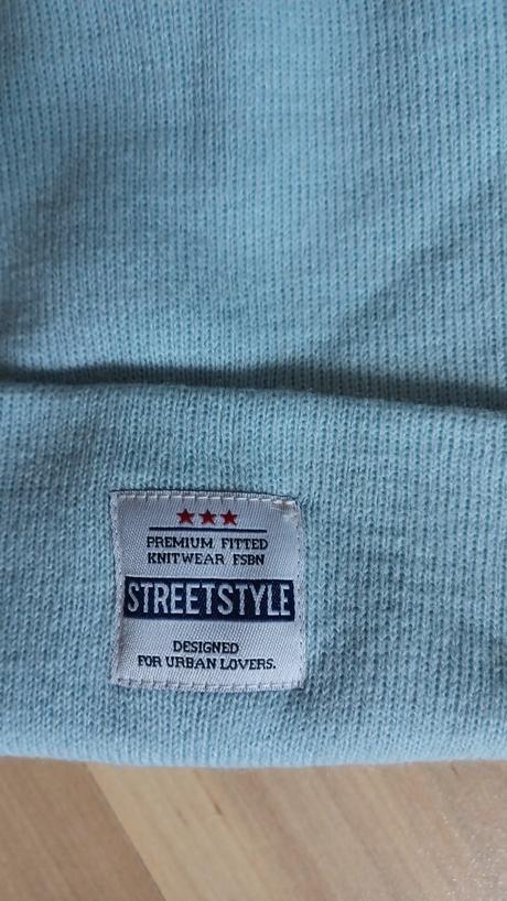 Bledomodrá čiapka,