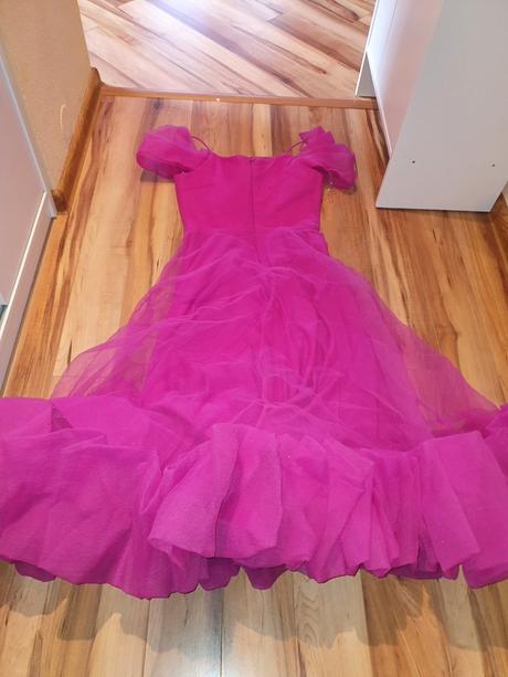 Brutálne spoločenské šaty s 36 aj na tanecnu, s