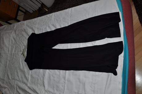 Čierny elegantný komplet s kamienkami a flitrami, 38