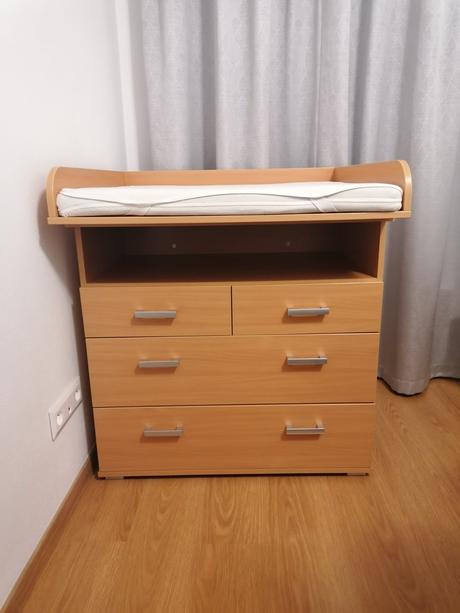 Komoda s prebalovacim pultom drevona,