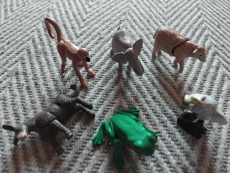 Kinder zvieratá natoons,