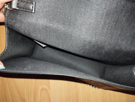 Čierna vyšívaná kabelka, 