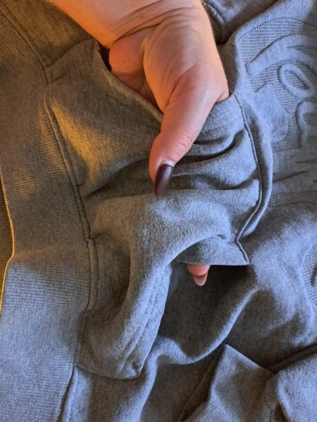 Hrubšia mikinka, 128