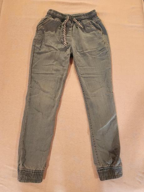 Pohodlné rifličky s pásom na gumu, 152