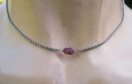 Oceľový náhrdelník s turmalínom, 