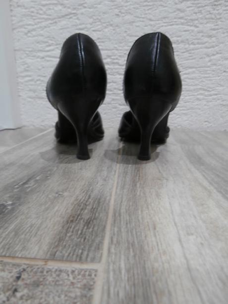 Spoločenské lodičky, 36