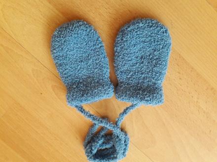 Rukavičky so šnúrkou, 74