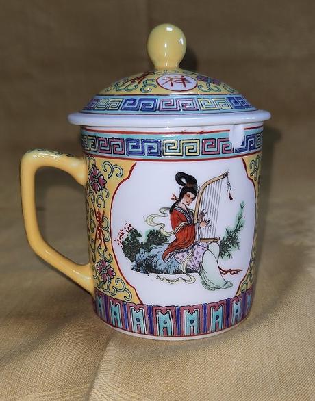 Šálka s vrchnákom 1, 