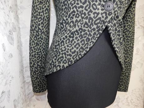 Kvalitny trendy blejzer, 36