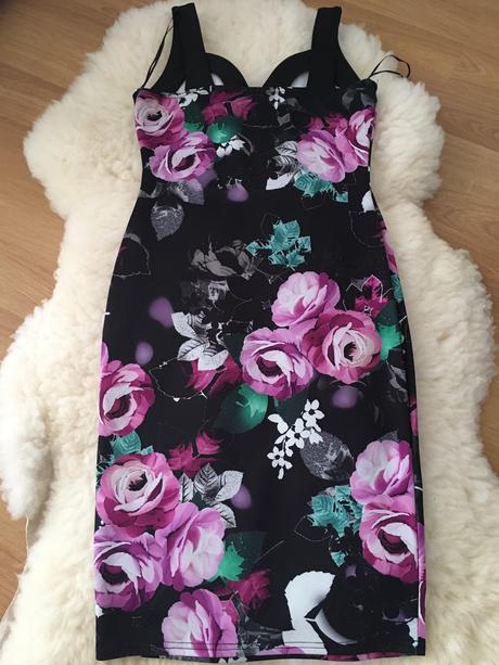 Kvetinové šaty s, s