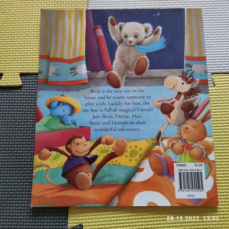 Benji's new friends top stave - p, 