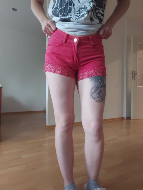 Červené šortky., gate,34