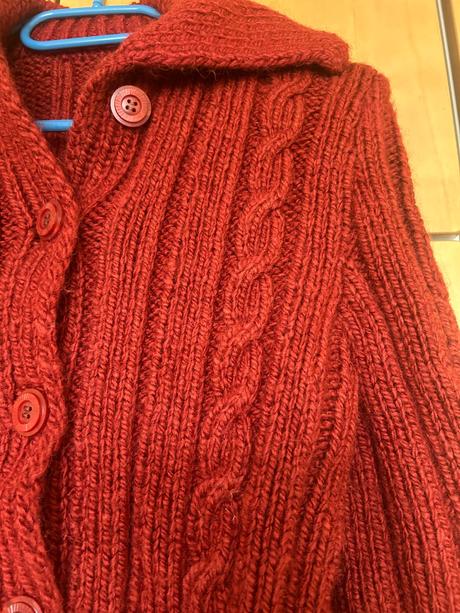 Škoricový ručne robený sveter, 146