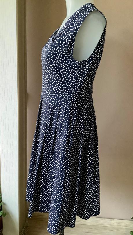 Krásne elasticke šaty apricot, 40