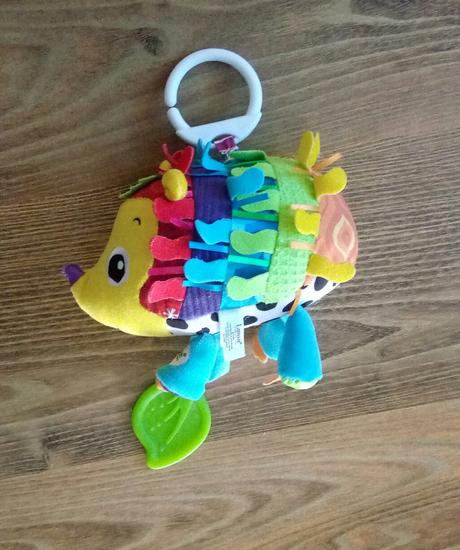 Závesná hračka na kočík - ježko ( lamaze ), 