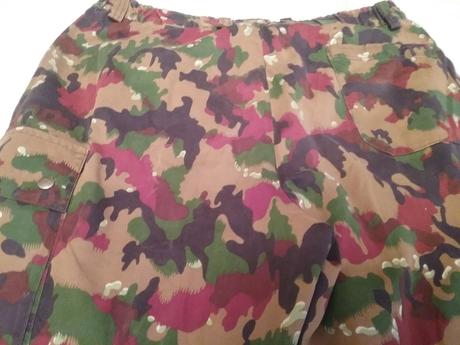 Maskáčové montérky, 48