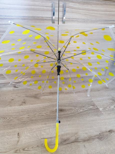 Dievčenský dáždnik, reserved