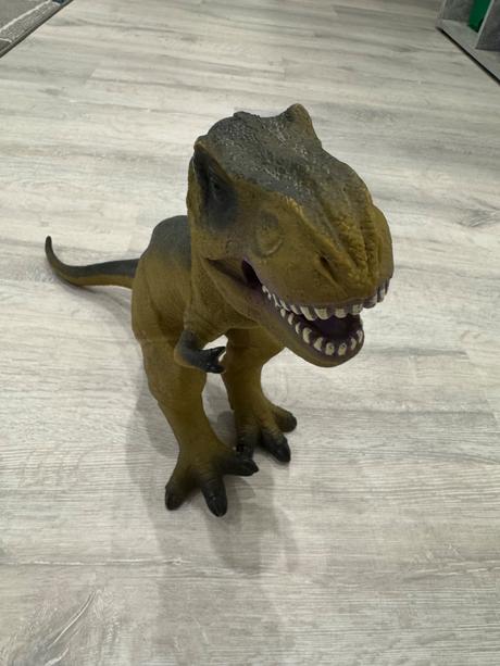 Velky gumeny dinosaurus, 