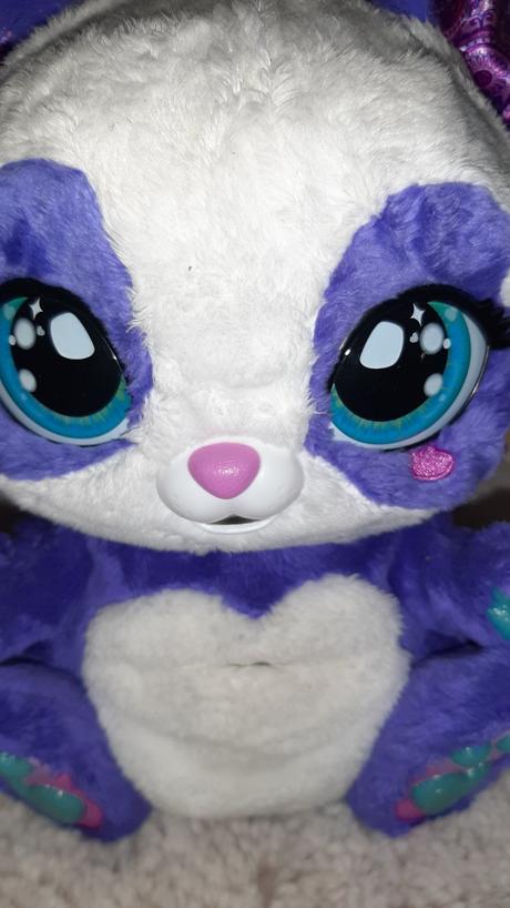 Interaktívna panda peek-a-roo furreal,