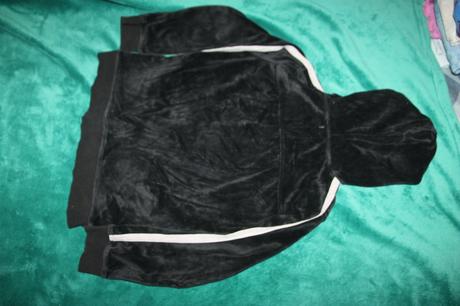 Cierna zamatova mikina, rebel,146