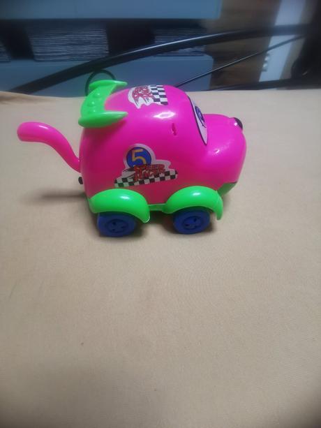 Naťahovacie autíčko,