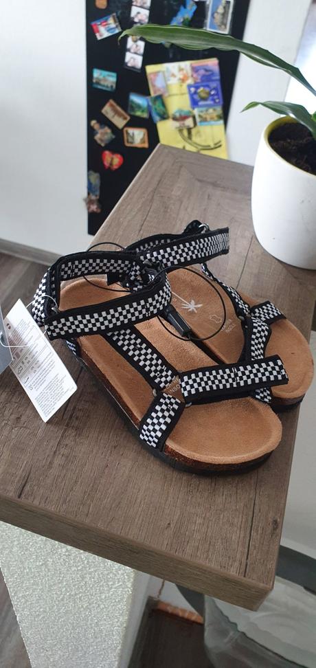 Sandalky, reserved,29