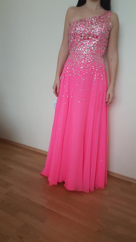 Spolocenske saty, 38