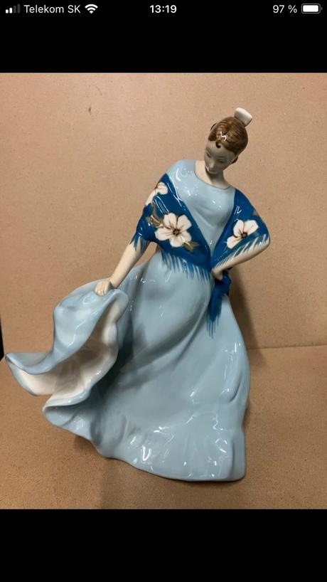 Socha tanečnica royal dux, 