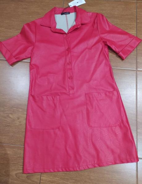 Koženkové šaty, s