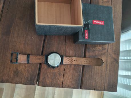 Timex kožené kvalitné hodinky,