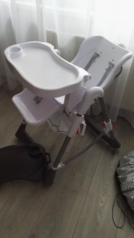 Jedalenska polohovatelna stolicka,