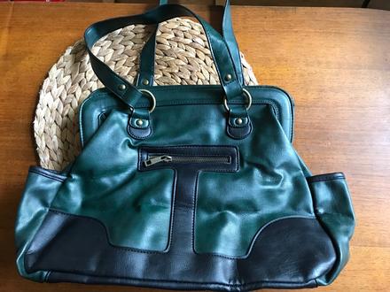 Krasna kabelka, camaieu