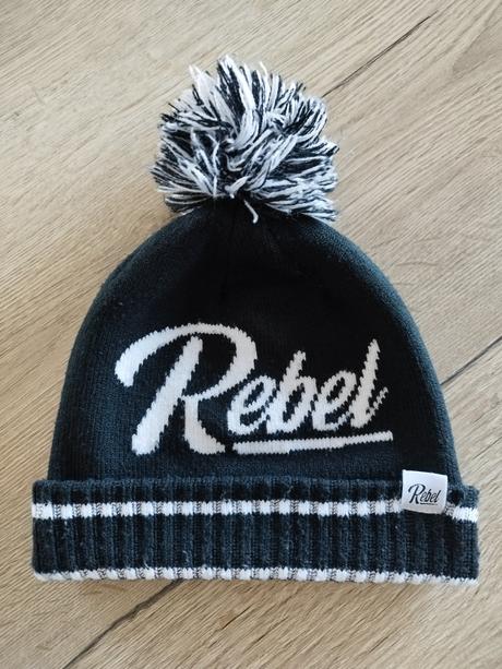 Rebel čiapka, rebel,l