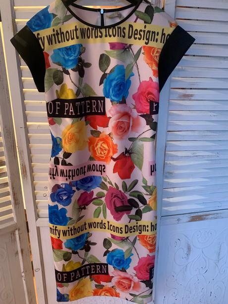 Zaujímavé šaty talianskej značky imperial, s