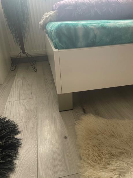 Predám posteľ, šírka (cm): 95,dĺžka (cm): 200