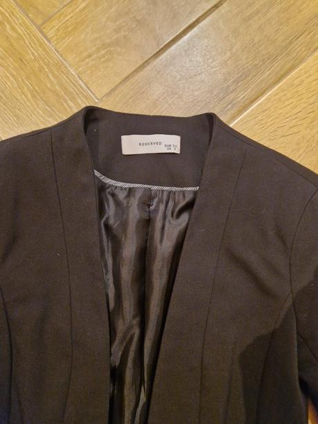 Hladké čierne sako nové, reserved,34 / xs