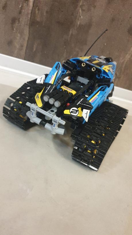 Lego technic 42095 - pretekárske auto s dialkovým, 