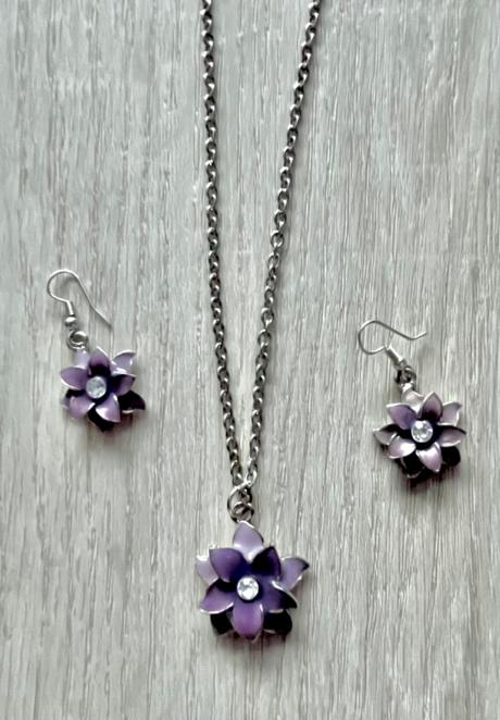 Náhrdelník + náušnice,