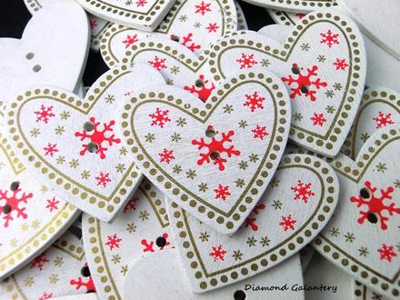 Drevený gombík srdiečko s vločkou, 