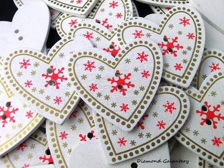 Drevený gombík srdiečko s vločkou, 