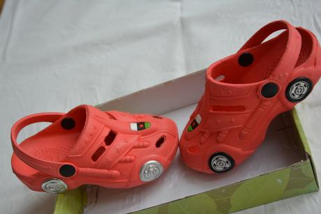 Koralové crocs, parádna farba, 22
