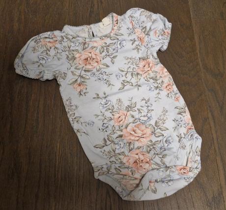 Nadherne romanticke luxusne body super stav 3-6m, newbie,68