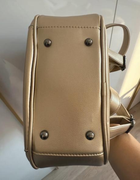 Nádherný zlatý ruksak lara bags, lara bags