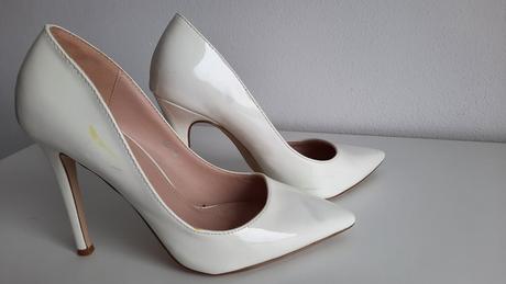 Biele lesklé lodičky, 38