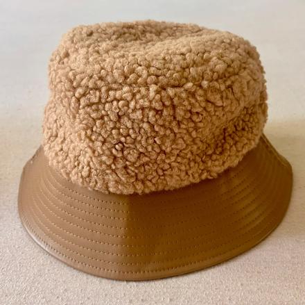 Klobúk na zimu, gate