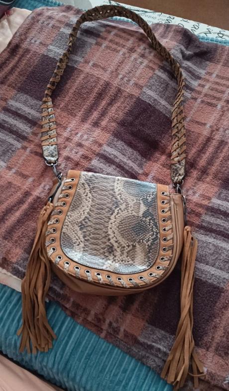 Hnedá kabelka, reserved